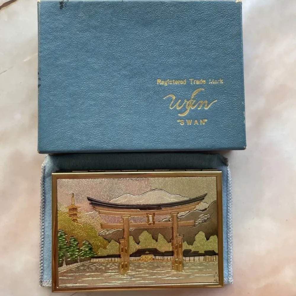VINTAGE | Boxed ‘Swan’ Japan temple decorated gilt working musical compact - Picture 3 of 9